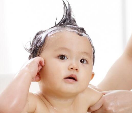 如何用江苏婴童洗护用品有效的去除婴儿头垢呢?